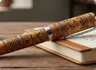 Stylo en bambou gravé